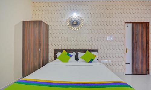 Superior Double Room image 6