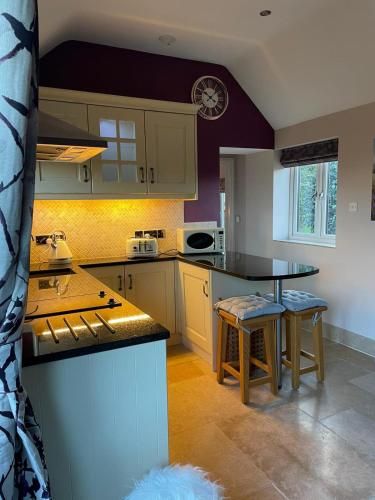 Wisteria Cottage - Hillside Holiday Cottages, Cotswolds