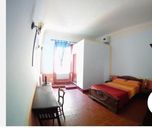 Ampia stanza con bagno privato, centro Sassari