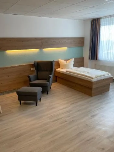 „Zum Raukler“, Hotel, Nähe der A2, Magdeburg / Hohe Börde in Hohenwarsleben, Deutschland