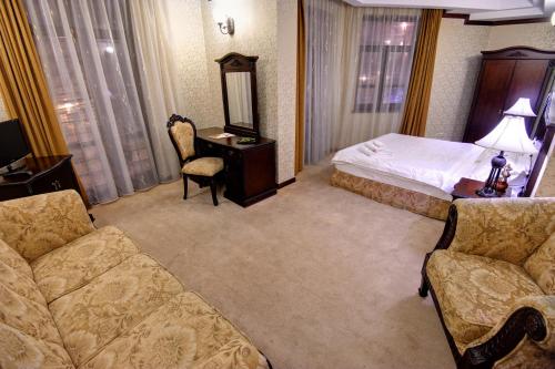 Hotel Carol - image 10