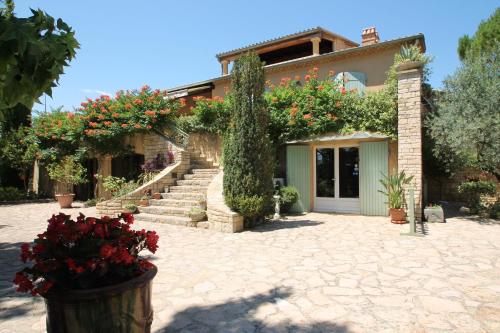 Villa Thebaïde Chambres d'hôtes - Chambre d'hôtes - Laudun-l'Ardoise