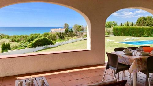 MEDDAYS VILLA REDOS in Playa y Fiesta