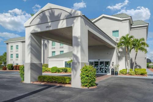 設施, 聖彼德堡克利爾沃特舒眠酒店 (Sleep Inn Clearwater-St Petersburg) in 佛羅里達州拉戈 (FL)