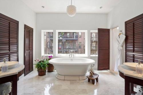Clarendon Square Bed and Breakfast