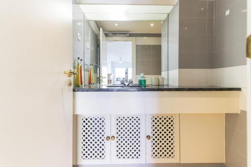 ห้องน้ำ, Lisbon Flower 360º - Your Lovely Flat with Pool and Parking in ลูมิยาร์