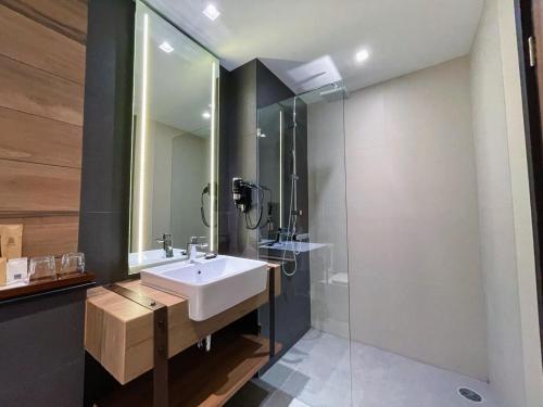 335742656 The Teak Hotel