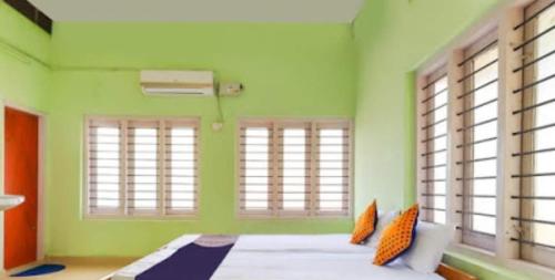 4 twin beds