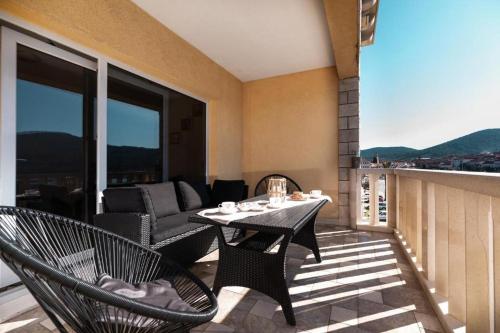 陽台/露台, Apartments Dea Caeli in 韋拉盧卡