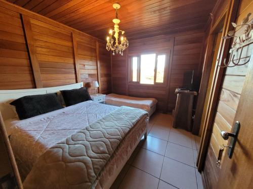 1 king bed, 1 twin bed