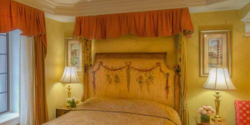 Red Coach Inn - image 13