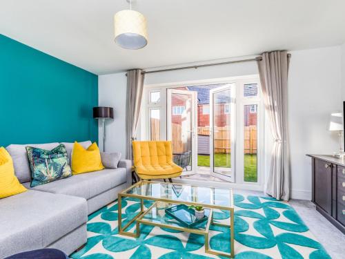 Pass the Keys Cheerful 3 bedroom Townhouse with free parking gîte à louer Merston