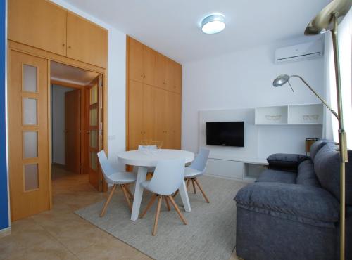 La Platgeta · La Platgeta · Ideal family apartment, with private terrace