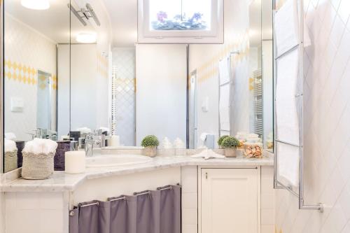 One-Bedroom Apartment image 6
