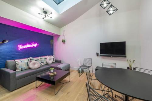 Frankie Says - Level up your London stay with the Insta Playhouse, our stunning new 2 BR house smack bang in Covent Garden