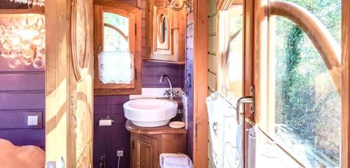 Vannas istaba, Studio cosy à Bussac-Forêt avec piscine partagée, 15m² (Studio cosy a Bussac-Foret avec piscine partagee, 15m²) in Montendre
