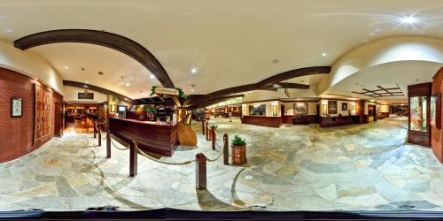 Lobby, Disney's Sequoia Lodge® near Disneyland Paris