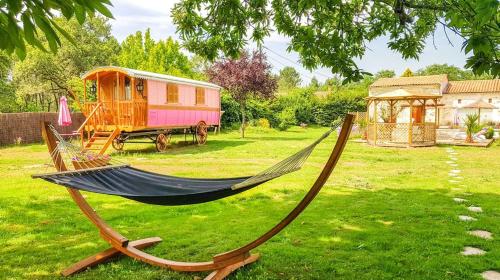 Propriete d'une chambre avec piscine partagee jardin clos et wifi a Bussac Foret - Location saisonnière - Bussac-Forêt