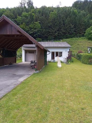 Haus beim Wasser im grünen in sehr ruhiger Lage!! (Haus beim Wasser im grunen in sehr ruhiger Lage!!) in Sankt Nikola An Der Donau