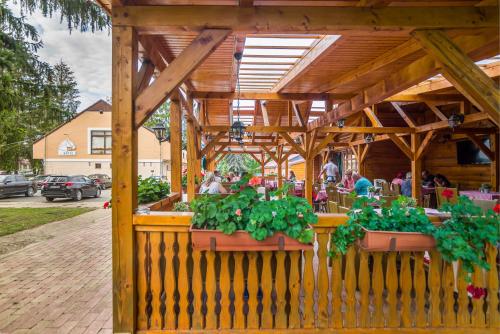 Restorāns, Lipicai Hotel es Etterem in Zilvasvarada