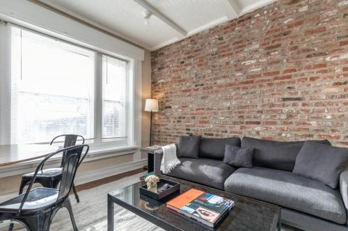 Spacious CWE 3BR near BJC by Zencity - image 12