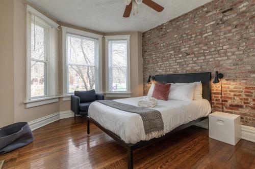 Spacious CWE 3BR near BJC by Zencity - image 10