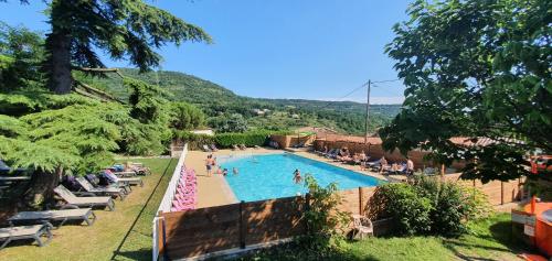 Camping Les Lavandes - Camping - Darbres