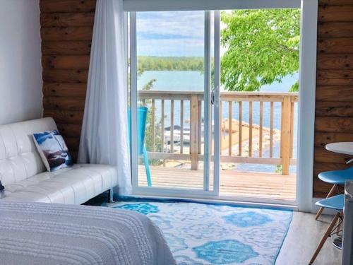 . Tamarac Island Motel