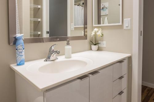 FRONTDESK City Club Apts Central Business Dist Cincinnati