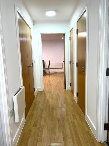 Lovely 1 -Bedroom Apartment by the Mailbox/Cube