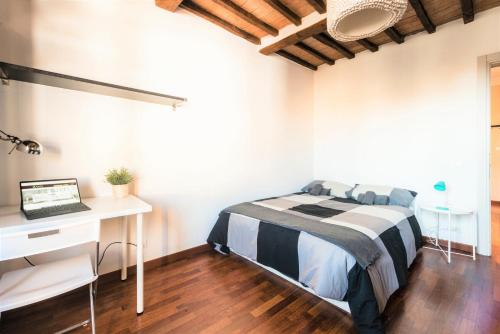 Hostly - La Pera Suite Apartment - 2BR Town Center