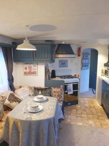 Snug Caravan in Snowlands Leisure Park, Par, Cornwall gîte à louer Par