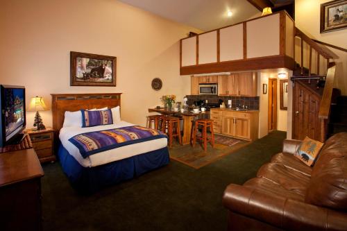 Cottams Lodge by Alpine Village Suites in Taos Ski Valley, USA