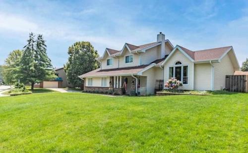 Private Room in Popular Millard Area West Omaha