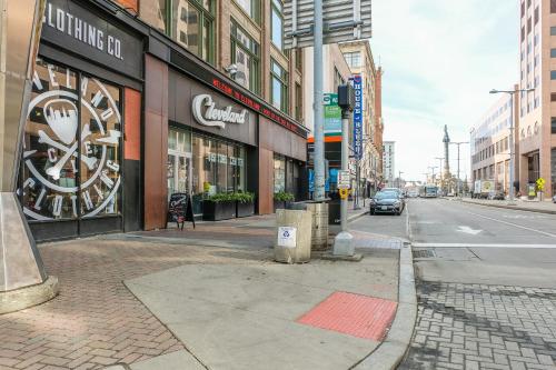 Frontdesk Osborn Apts Downtown Cleveland - image 13