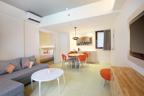HARRIS Suite  room in HARRIS Hotel Kuta Tuban Bali