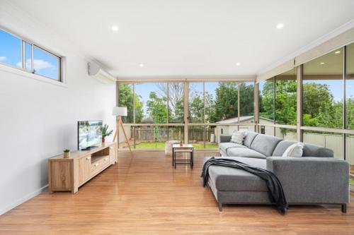 Big Stylish 3 bed house with Free Parking