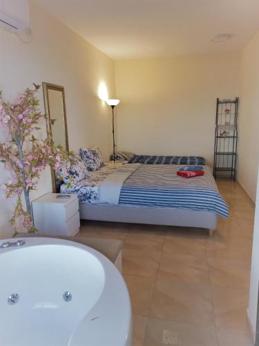 Yefe Nof 3 room flat
