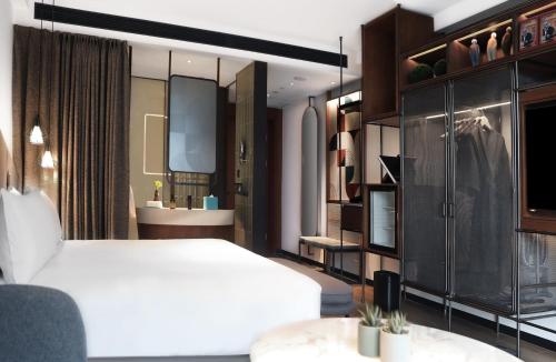 1 queen bed