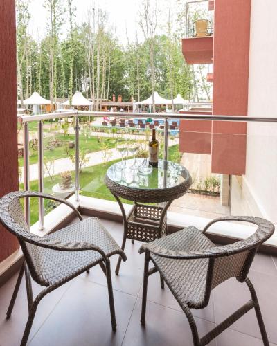 Tarsis Club The 4-star Tarsis Club & Spa offers comfort and convenience whether youre on business or holiday in Sunny Beach. Offering a variety of facilities and services, the hotel provides all you need for a g