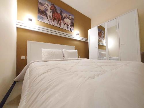 Deluxe Room image 5