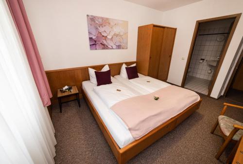 Hotel am Schlosspark Essen - image 14