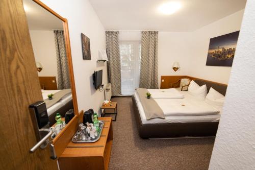 Hotel am Schlosspark Essen - image 12