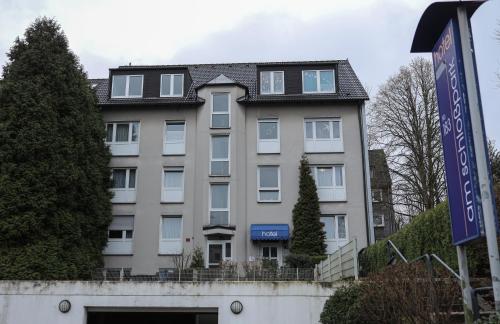 Hotel am Schlosspark Essen - image 11