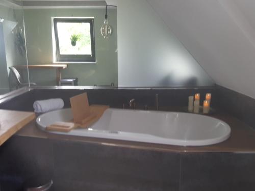 熱水浴缸, Hotel Hilleringmann in 烏納