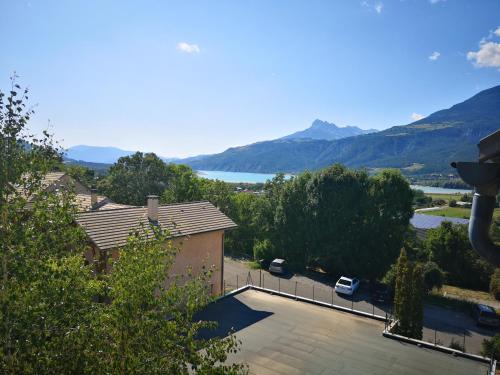 Appart T4 72m2 à Baratier entre les Orres et Embrun à coté du lac de Serre Ponçon.