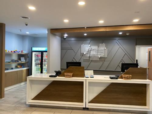 홀리데이 인 익스프레스 호텔 & 스위트 플리머스 바이 IHG - 숙소 외관