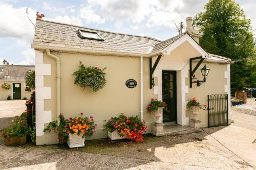 Brookhall Cottages - image 3