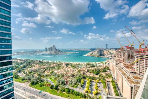Avani Palm View 1 Bed 1.5 Bath with Infinity Pool