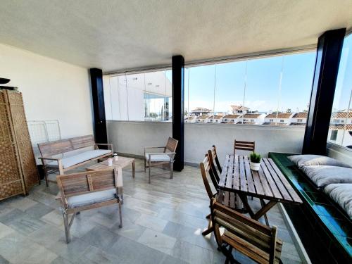 One-Bedroom Apartment image 6